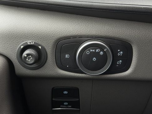 Used 2023 Ford Transit 350 XLT image 39