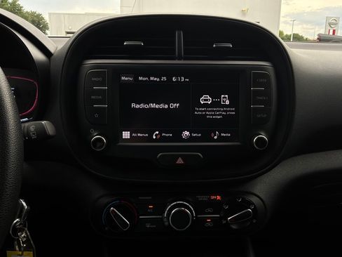 Used 2025 Kia Soul LX w/ LX Technology Package FWD image 24