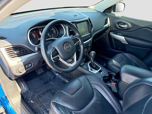 Used 2018 Jeep Cherokee Trailhawk w/ Quick Order Package 27L image 25