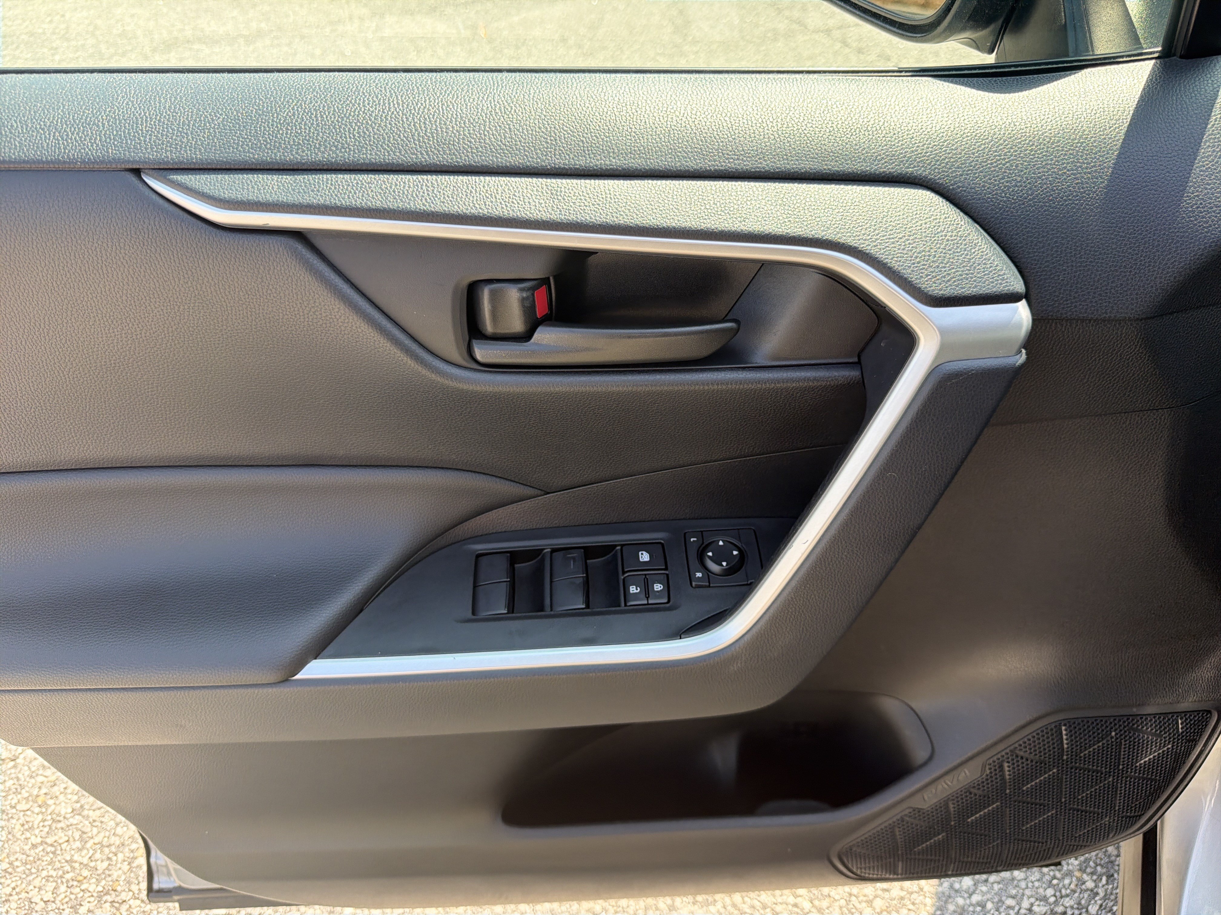 Certified 2025 Toyota RAV4 LE AWD/4WD image 20