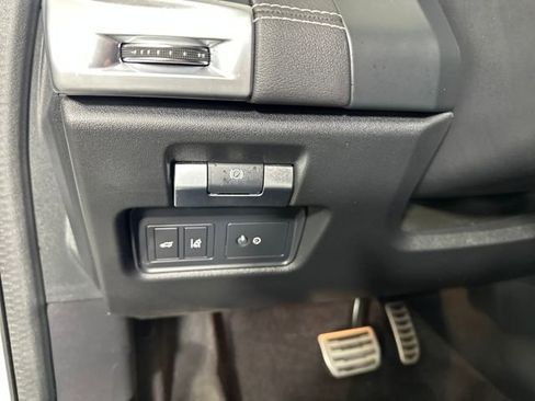 Used 2020 Jaguar E-PACE R-Dynamic S image 19