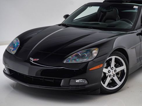 Used 2007 Chevrolet Corvette Coupe w/ Preferred Equipment Group RWD image 4