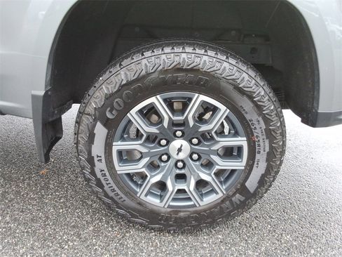 Certified 2024 Chevrolet Colorado Z71 w/ Z71 Convenience Package 2 image 11