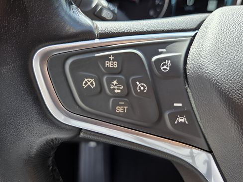 Used 2018 Chevrolet Equinox Premier FWD image 25