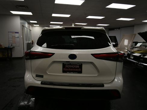 Used 2021 Toyota Highlander Platinum image 6