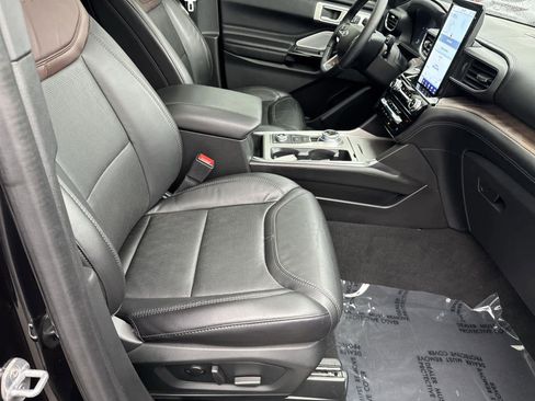 Used 2022 Ford Explorer Platinum w/ Equipment Group 601A image 17