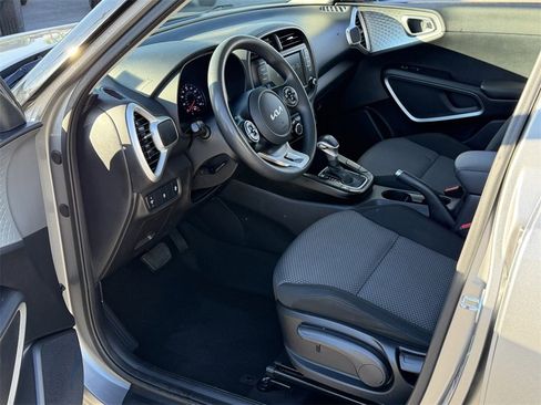 Used 2022 Kia Soul LX image 10