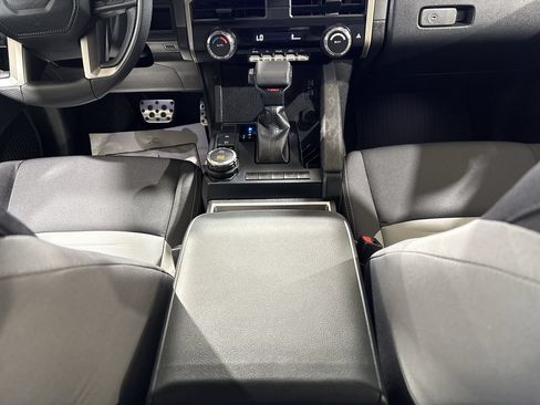 Used 2025 Toyota Tacoma TRD Sport AWD/4WD image 22