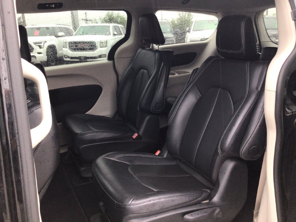 Used 2024 Chrysler Pacifica Limited FWD image 24