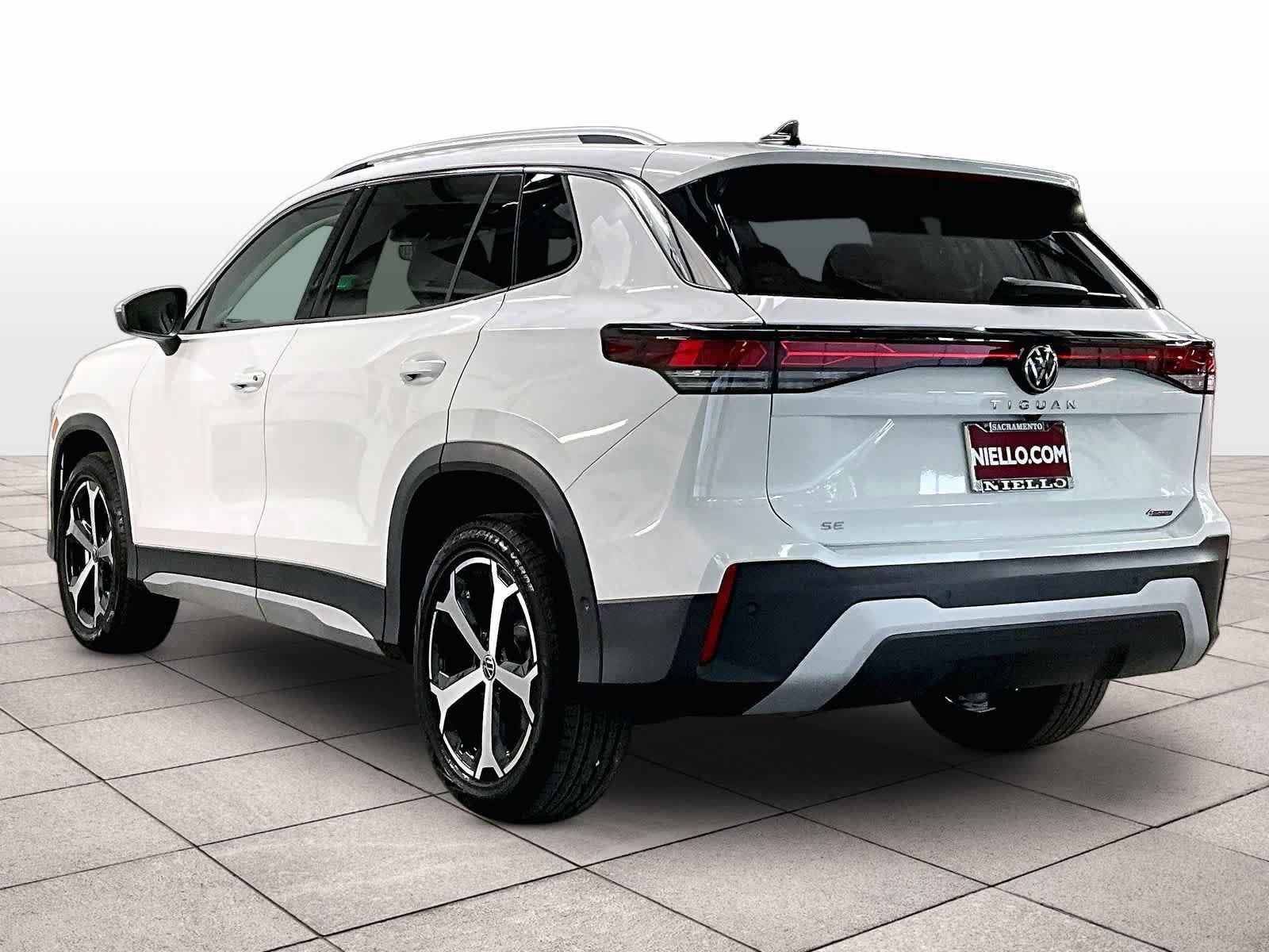 New 2026 Volkswagen Tiguan SE AWD/4WD image 3