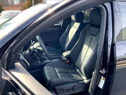 Certified 2025 Audi Q3 2.0T Premium w/ Convenience Package image 7