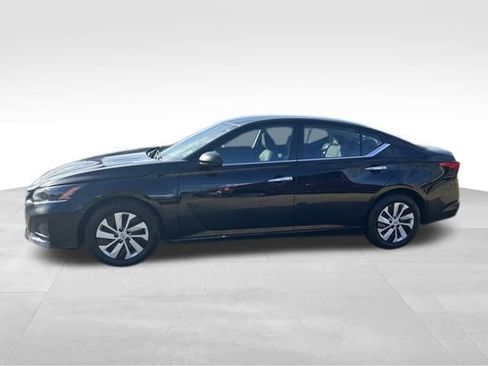 Used 2024 Nissan Altima 2.5 S image 3