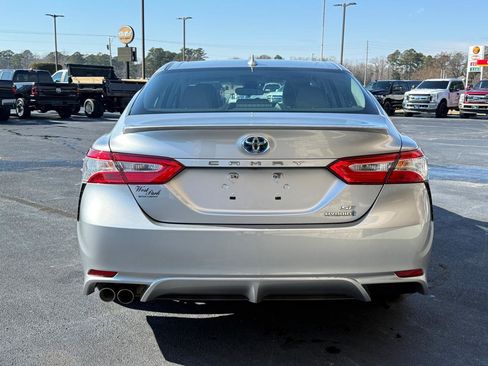 Used 2020 Toyota Camry SE image 4