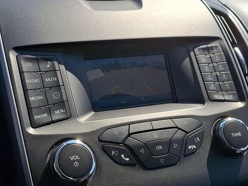 Used 2017 Ford Edge SE image 4