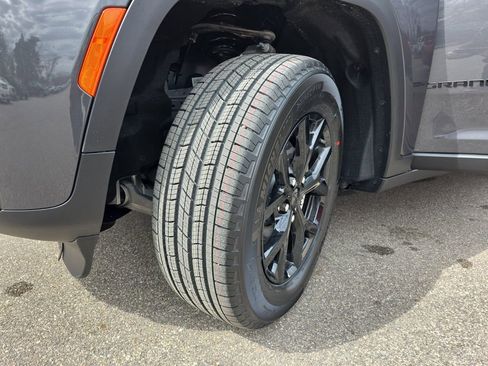 New 2026 Jeep Grand Cherokee Altitude image 33