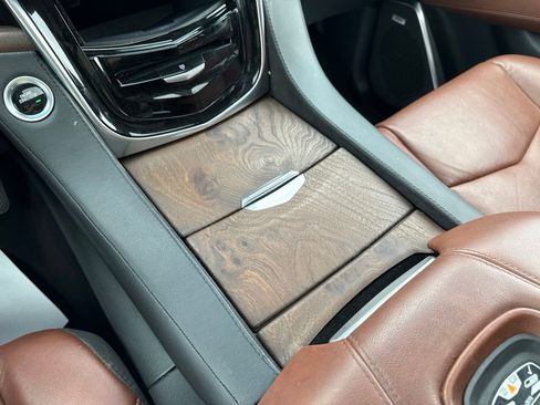 Used 2019 Cadillac Escalade Premium Luxury AWD/4WD image 44