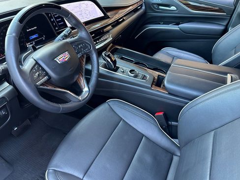 Used 2023 Cadillac Escalade Premium Luxury image 9