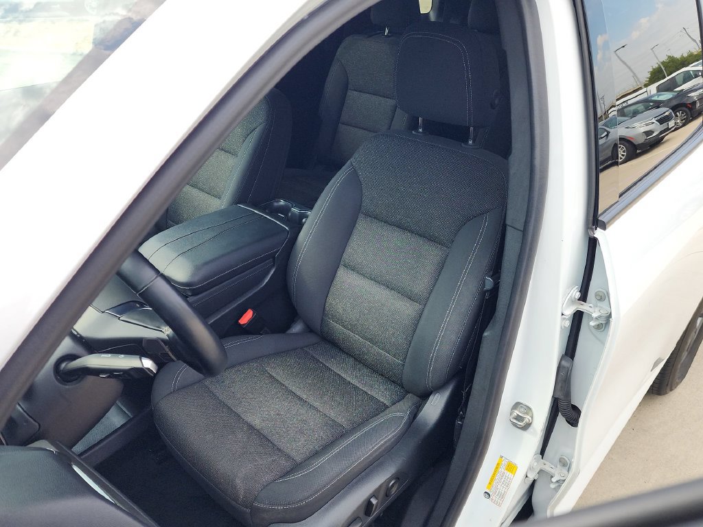 Used 2024 Chevrolet Traverse LT FWD image 11