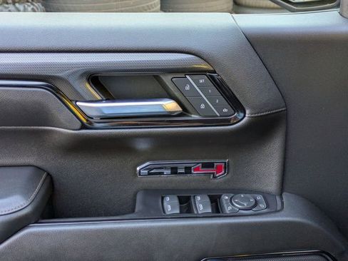Used 2022 GMC Sierra 1500 AT4 w/ AT4 Preferred Package image 12