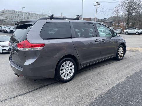 Used 2014 Toyota Sienna LE image 8