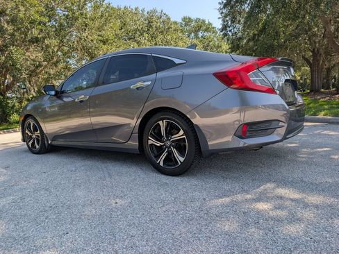 Used 2017 Honda Civic Touring image 5