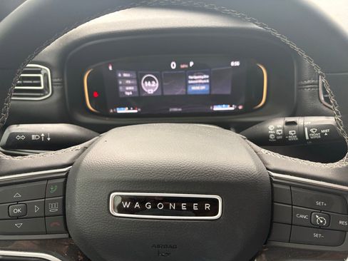 Used 2024 Jeep Wagoneer 2WD image 19