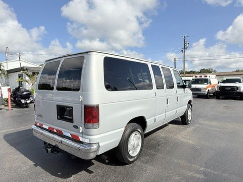 Used 2008 Ford E-150 and Econoline 150 Wagon RWD image 6