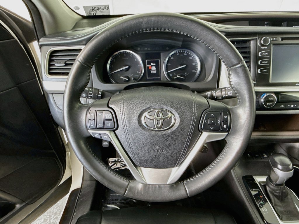 Used 2015 Toyota Highlander XLE AWD/4WD image 12