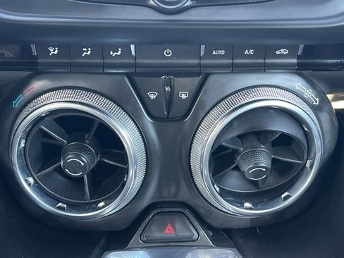 Used 2020 Chevrolet Camaro LT image 5