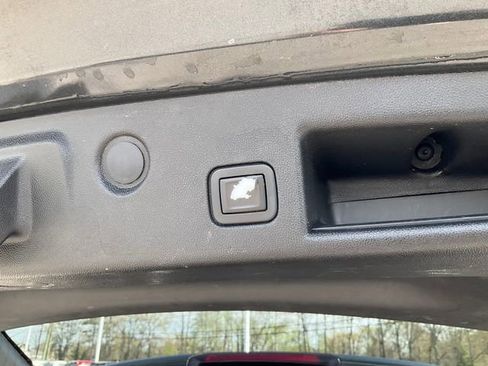 Used 2018 Chevrolet Equinox LT image 18