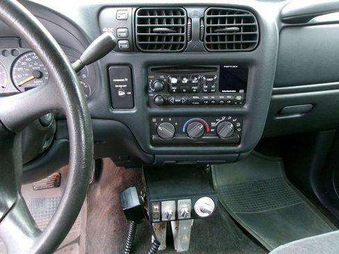 Used 2001 Chevrolet S10 Pickup LS w/ Preferred Equipment Group image 15