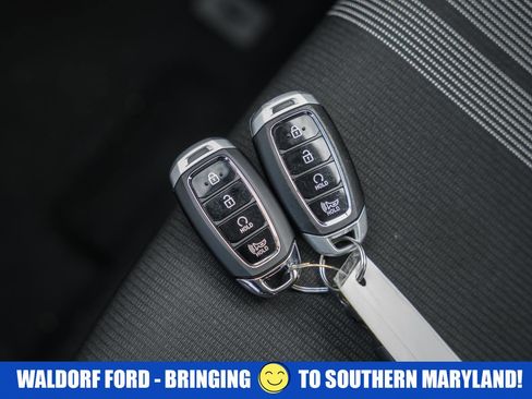 Used 2024 Hyundai Venue SEL image 42