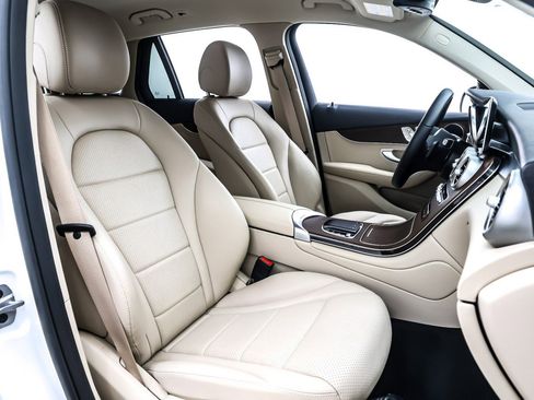 Certified 2022 Mercedes-Benz GLC 300 image 8