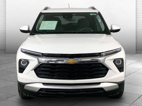 Used 2025 Chevrolet TrailBlazer LT AWD/4WD image 2