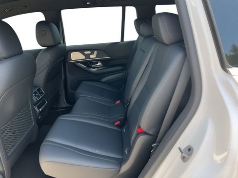 Used 2023 Mercedes-Benz GLS 450 4MATIC image 7