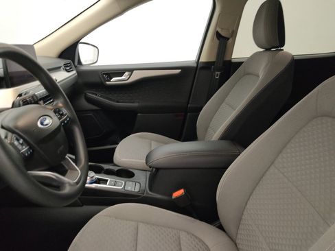 Used 2020 Ford Escape SE image 17