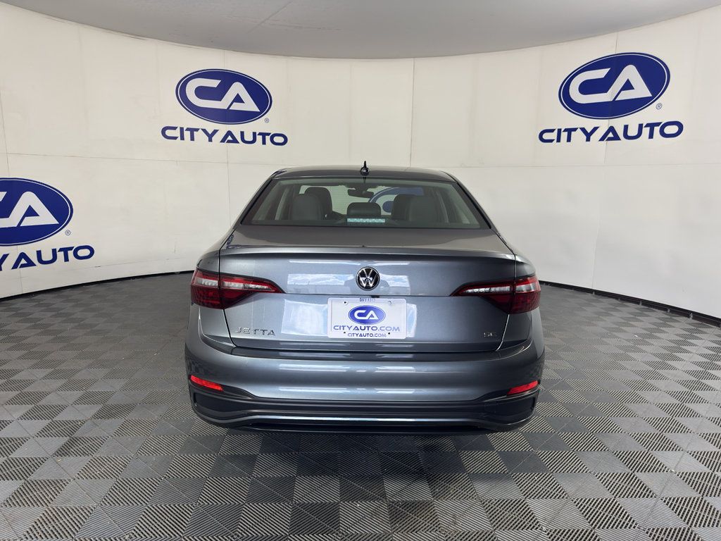 Used 2022 Volkswagen Jetta SE FWD image 4
