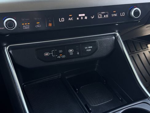 Used 2025 Kia Carnival SX w/ SX Dark Edition Package image 20