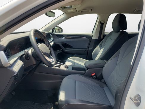Certified 2026 Volkswagen Tiguan SE AWD/4WD image 9