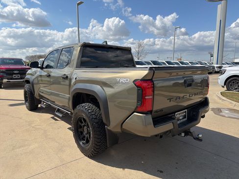 Used 2024 Toyota Tacoma TRD Off-Road image 3