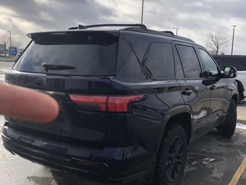 Used 2024 Toyota Sequoia Platinum image 3