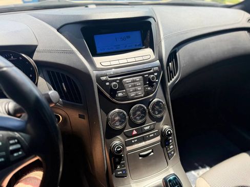 Used 2015 Hyundai Genesis 3.8 RWD image 18