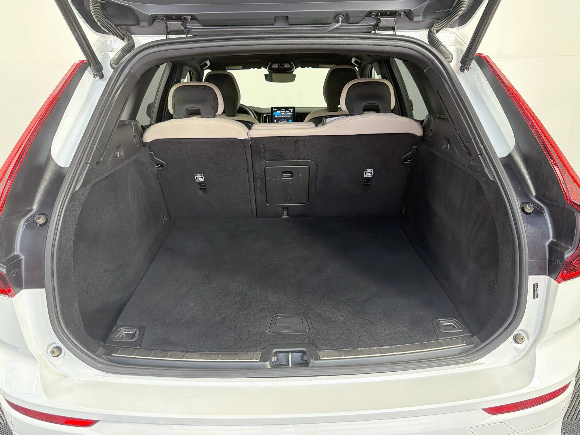 Used 2026 Volvo XC60 B5 Plus AWD/4WD image 31