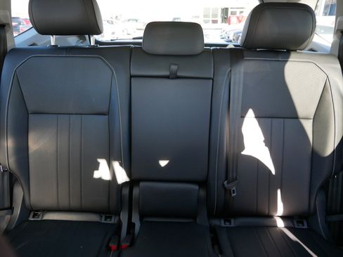 Used 2022 Volkswagen Tiguan SE image 13