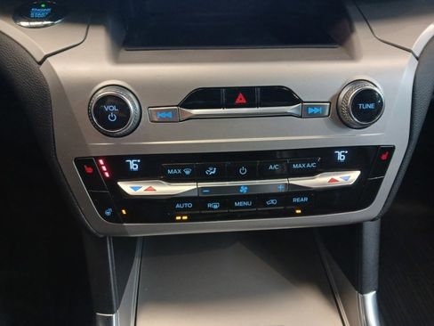 Used 2021 Ford Explorer XLT w/ Equipment Group 202A image 25