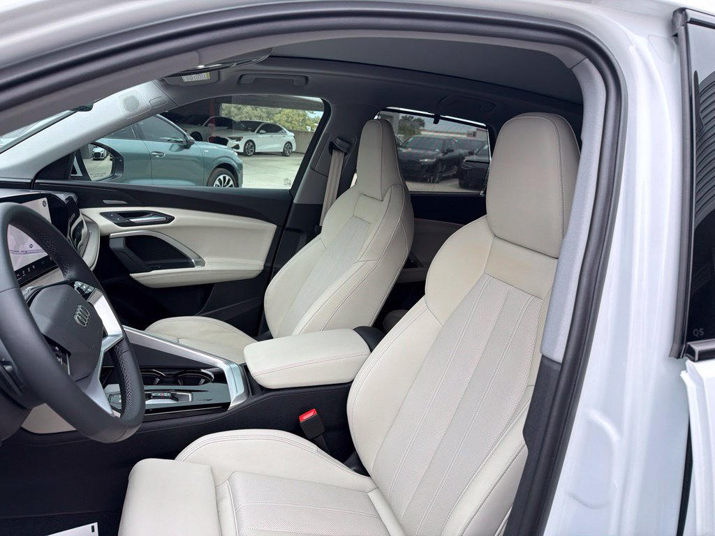 Used 2026 Audi Q5 Premium Plus w/ Premium Plus AWD/4WD image 18