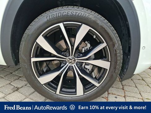 Certified 2025 Volkswagen Atlas Cross Sport SEL Premium R-Line AWD/4WD image 11