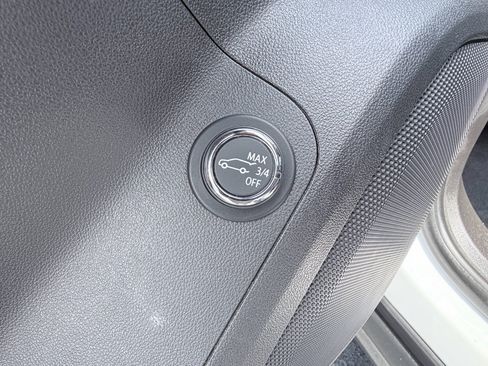 Used 2020 GMC Acadia SLT AWD/4WD image 30