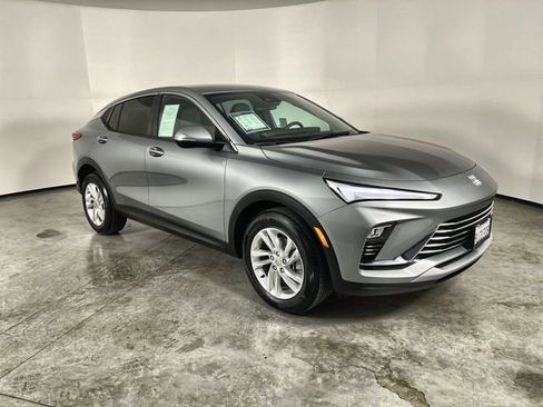 Certified 2024 Buick Envista Preferred w/ Convenience II Package image 2