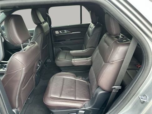Used 2025 Ford Explorer Platinum RWD image 24